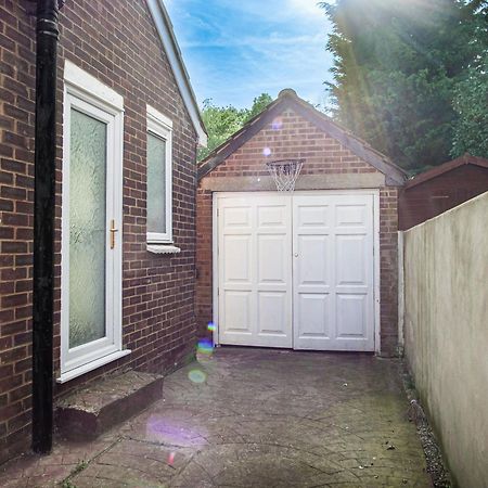 Luxe 5 Bed Bungalow In Snodland, Medway, Kent Exterior foto